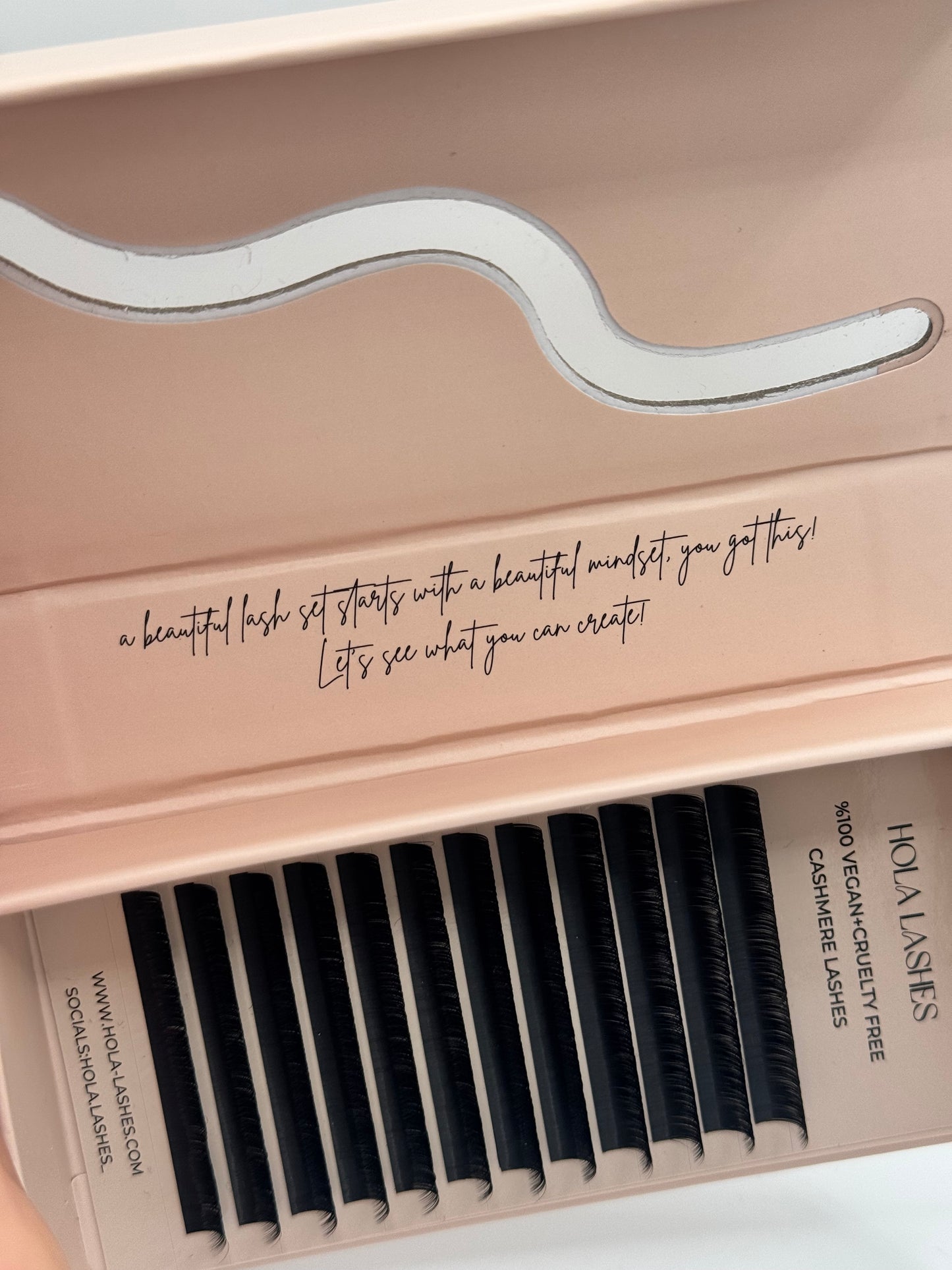 Hola Lashes New Collection SINGLE LENGTH TRAY